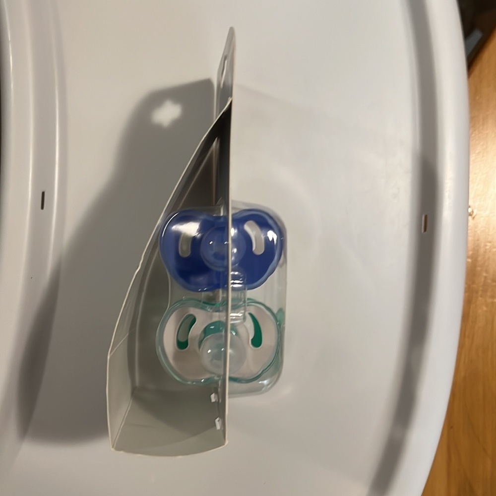 Pacifiers - Picture 3 of 4